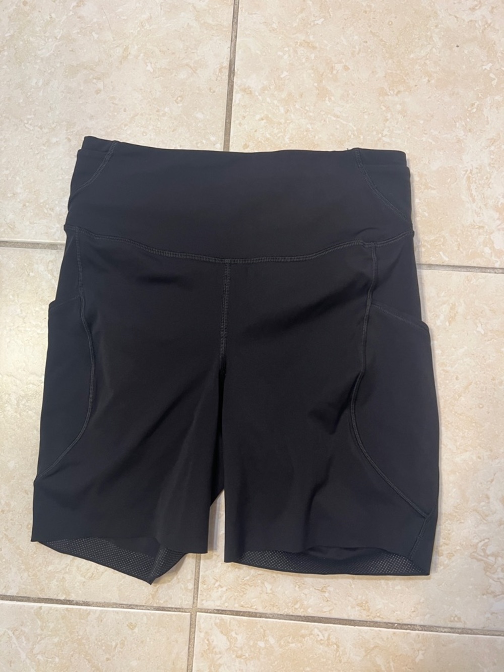 Lululemon Fast and Free High rise short 6” with pockets. Size 6